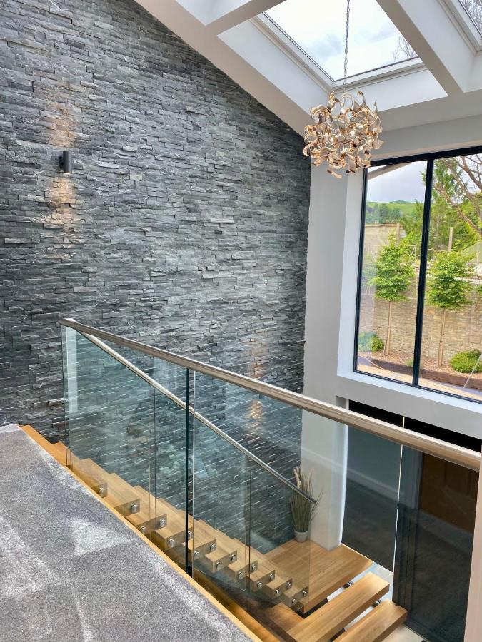 Stunning Modern Home Set In Beautiful Grounds. Bath Exterior photo