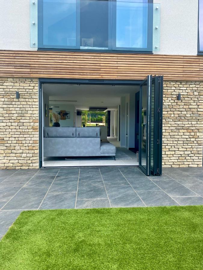 Stunning Modern Home Set In Beautiful Grounds. Bath Exterior photo
